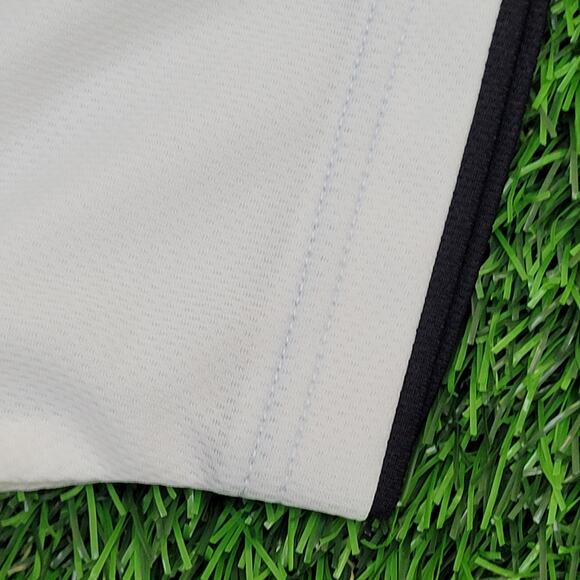 Bad-Badtz-Maru Sanrio Shirt Womens XL 21x27 White Penguin - Picture 12 of 13